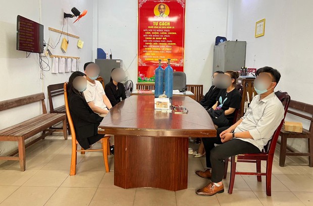 4 cô gái cùng 2 bạn nam mở tiệc ma túy mừng… họp lớp - Ảnh 1. 4 cô gái cùng 2 bạn nam mở tiệc ma túy mừng… họp lớp - Ảnh 1.