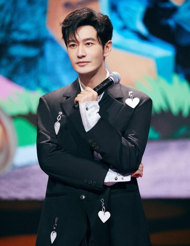 Drama trai bao showbiz: Lee Min Ho ngủ với 4 khách kiếm 360 tỷ, Huỳnh Hiểu Minh được phú bà chăm nuôi, 1 ngôi sao lộ cả ảnh nóng? - Ảnh 5.