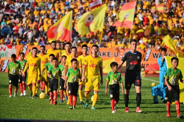 The Chinese newspaper suddenly attacked Vietnamese football, saying that Quang Hai demanded to leave for money - Photo 1.