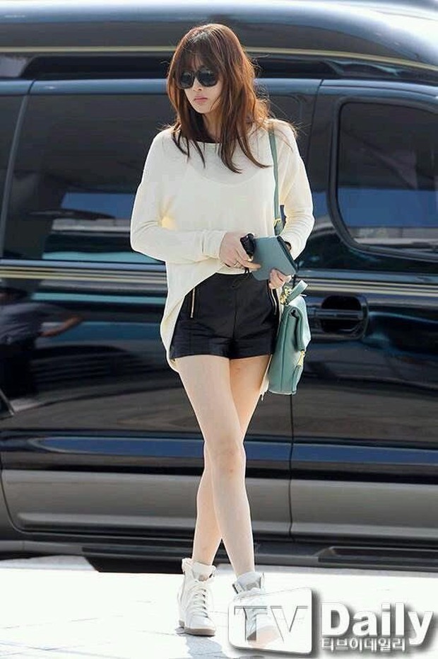 Bạn gái cũ của Hyun Bin: Đi đâu cũng chiếm spotlight vì đôi chân đẹp nhất Hàn Quốc, ngoài đời chỉ thích mặc áo thun đơn giản - Ảnh 10.