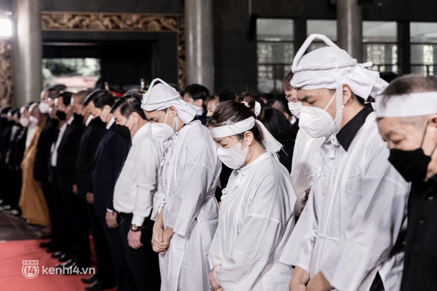 Những hình ảnh xúc động trong lễ truy điệu và di quan Phó Chủ tịch Thường trực UBND TP.HCM Lê Hòa Bình - Ảnh 6.