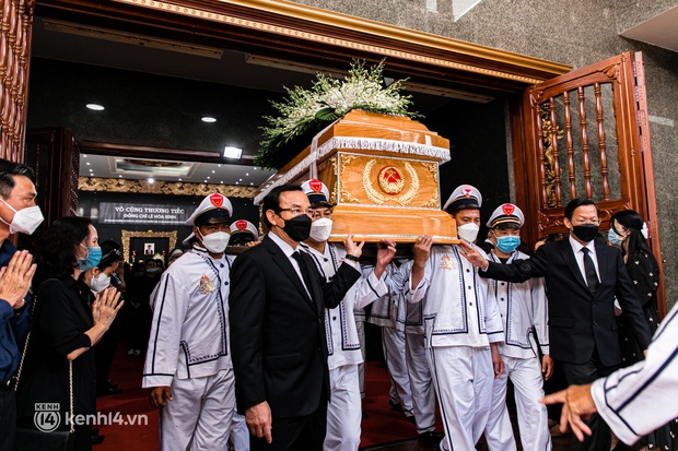 Touching images in the memorial ceremony and relics of Standing Vice Chairman of Ho Chi Minh City People's Committee Le Hoa Binh - Photo 5. Touching images in the memorial ceremony and relics of Standing Vice Chairman of Ho Chi Minh City People's Committee Le Hoa Binh - Photo 5.