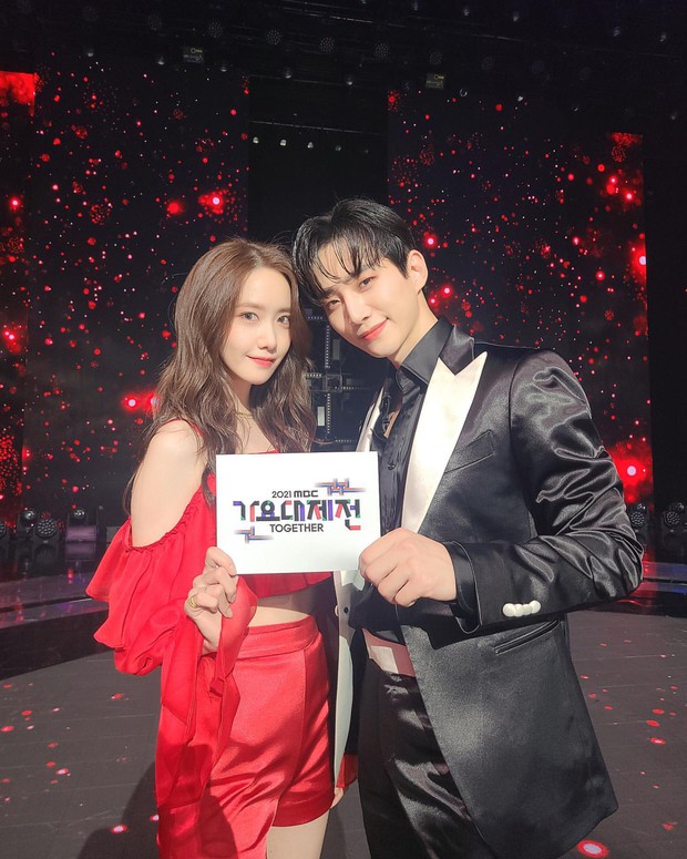 Yoona (SNSD) và Junho (2PM) xác nhận nên duyên: Combo visual không ai làm lại, cứ nhìn sân khấu sexy hot hòn họt này là biết! - Ảnh 9.