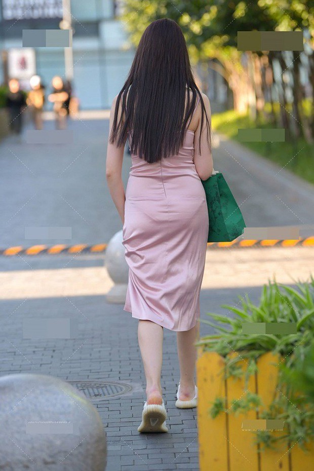 Diện đồ mỏng khi trời nóng, chọn nội y thế nào để khỏi hớ hênh mất điểm? - Ảnh 6. Diện đồ mỏng khi trời nóng, chọn nội y thế nào để khỏi hớ hênh mất điểm? - Ảnh 6.