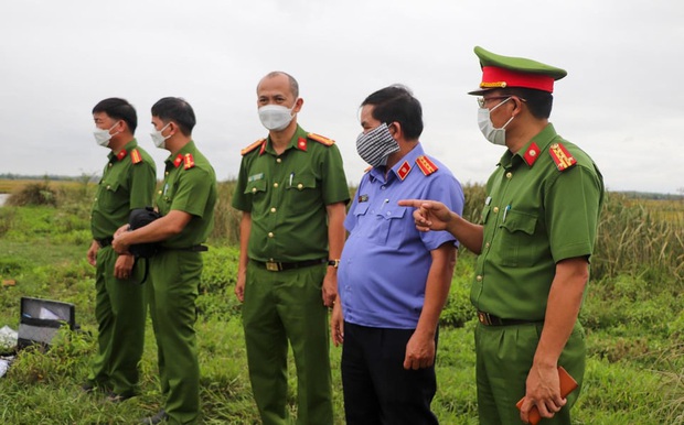 Thi thể đàn ông bị trói nổi trên sông: Con gái gào khóc gọi cha ơi ở hiện trường - Ảnh 2.