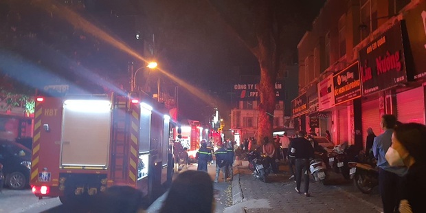 Hà Nội: Cháy nhà dân lúc rạng sáng khiến 5 người tử vong, cảnh sát phong toả hiện trường - Ảnh 1.