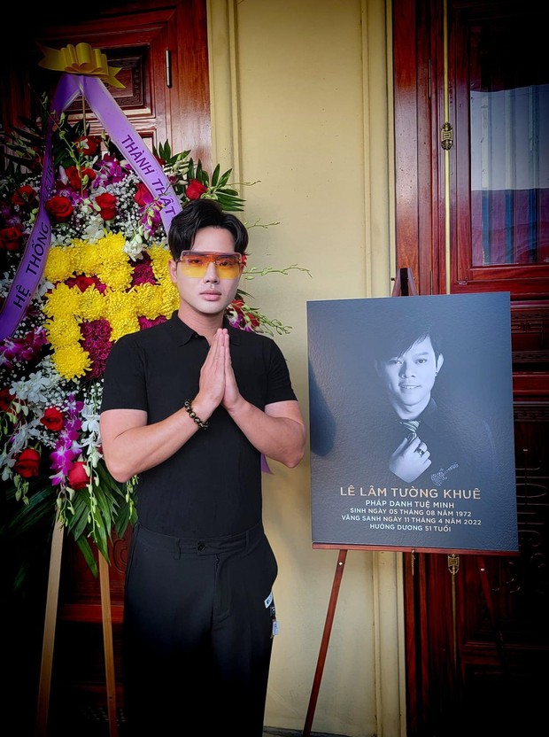 NS Như Quỳnh suy sụp ôm di ảnh em trai, Quang Minh cùng dàn sao đến chia buồn trong tang lễ tại Mỹ  - Ảnh 7.