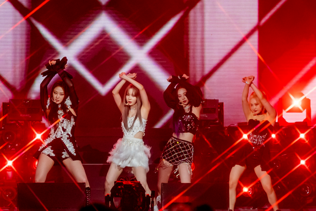 aespa lần đầu trình diễn tại Coachella: Concept trang phục na ná BLACKPINK, visual rất xinh nhưng chưa là gì so với đàn chị - Ảnh 4.