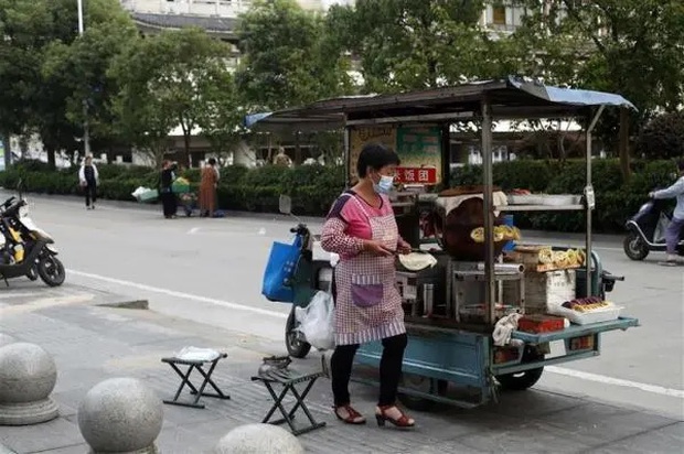 Người mẹ nghèo 20 năm nỗ lực nuôi dạy hai con trai bại não thi đậu vào đại học - Ảnh 4.