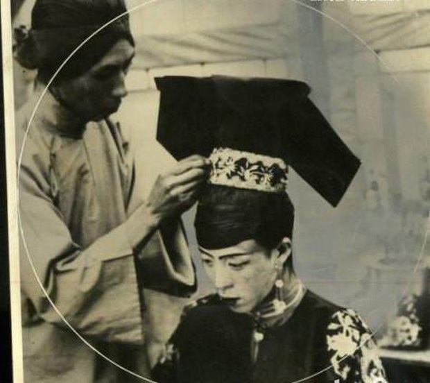 Bộ ảnh hiếm về hôn lễ quý tộc Trung Quốc thời nhà Thanh xưa, những gì khắc họa trong phim ảnh liệu có lừa dối? - Ảnh 2.