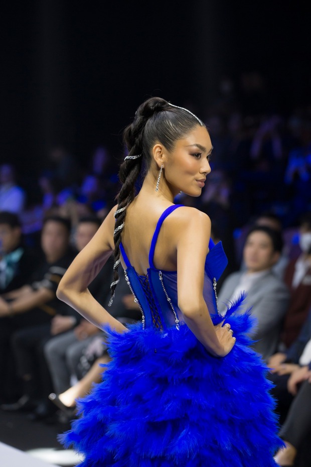 Thảo Nhi Lê và Ngô Bảo Ngọc lên tiếng sau khi bị dân tình chê tại buổi fashion show của Hoa hậu Hoàn vũ 2022 - Ảnh 1.