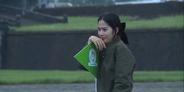 Nam Em bị soi đứng không vững ở Chung khảo Miss World, tình hình sức khỏe khiến fan lo lắng - Ảnh 4.