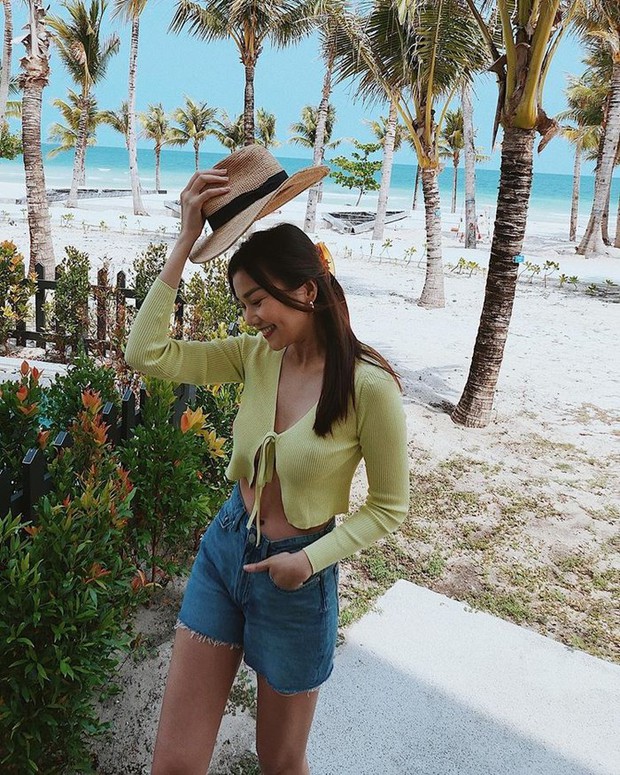 See 1000 times without getting bored with the style of going to Phu Quoc of Vbiz beauties: Ha Ho - fiery Thanh Hang, Toc Tien - Dieu Nhi wearing basic clothes that are easy to copy - Photo 12.
