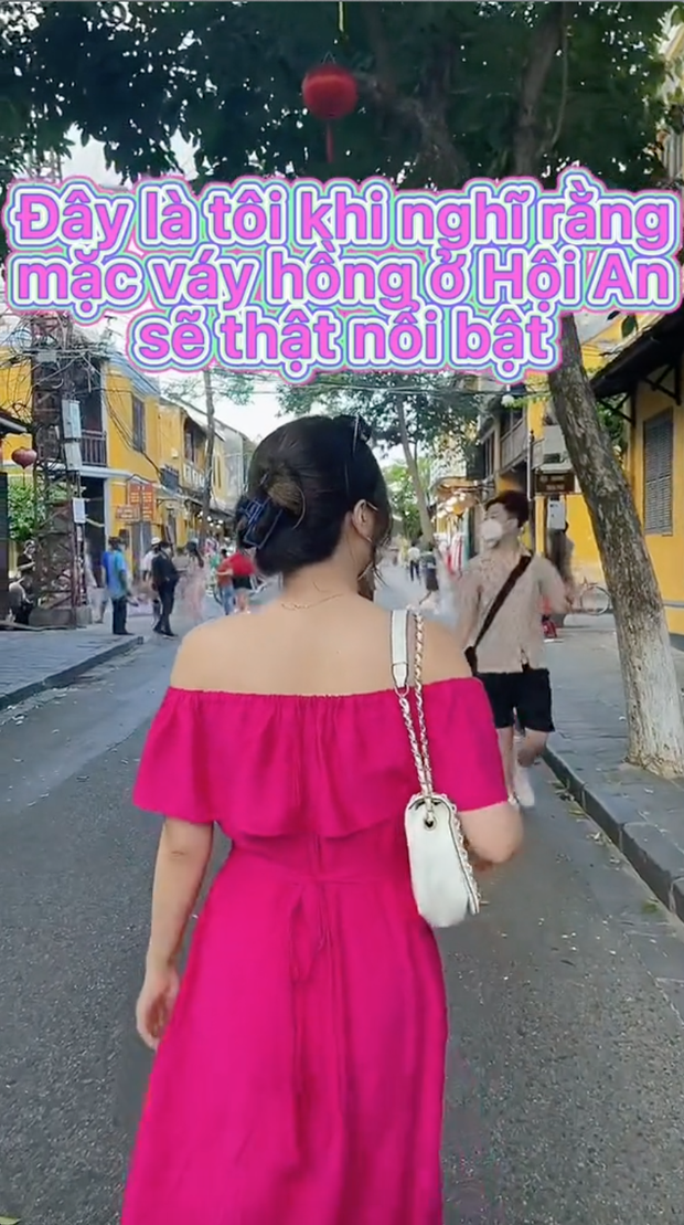 Wearing a pink dress to stand out in Hoi An, the girl unexpectedly met even an army of pink shirts in line with her - Photo 2.