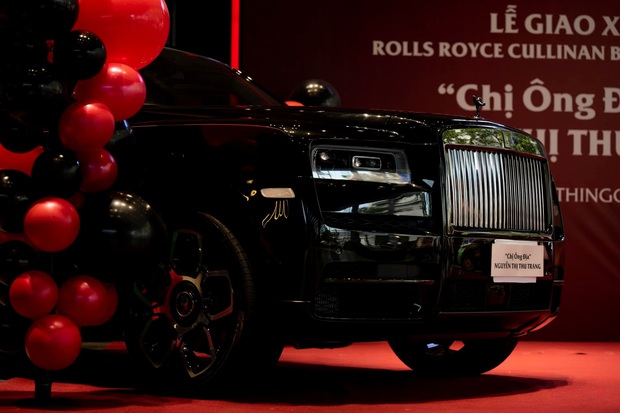 Biệt thự di động Rolls Royce Cullinan Black Badge khoảng 60 tỷ lăn bánh tại Việt Nam, danh tính nữ doanh nhân sở hữu gây bất ngờ - Ảnh 4.