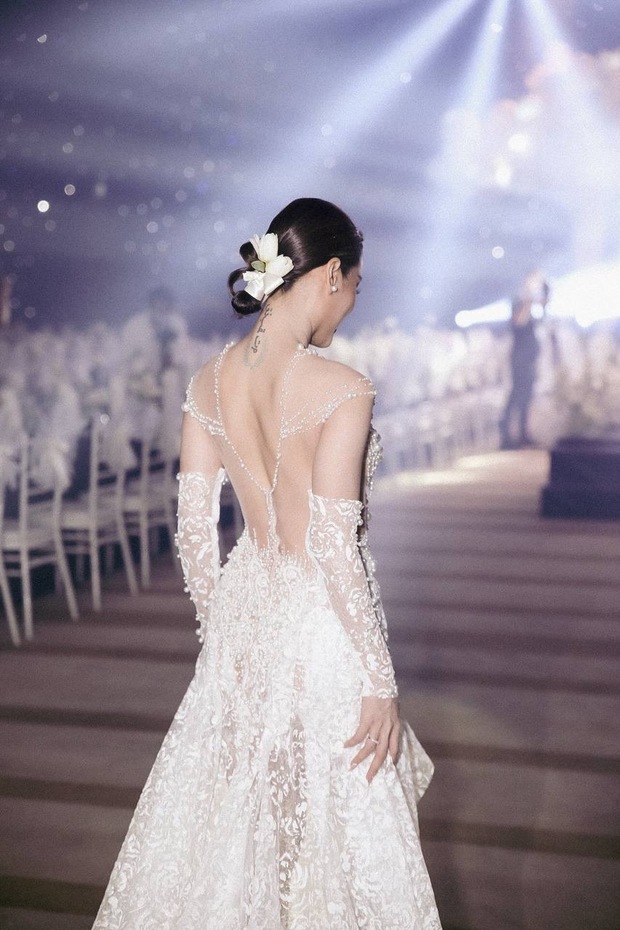 Netizen nổ ra tranh cãi trái chiều bộ váy cưới của Phương Trinh Jolie, nguyên do vì điều này? - Ảnh 3.