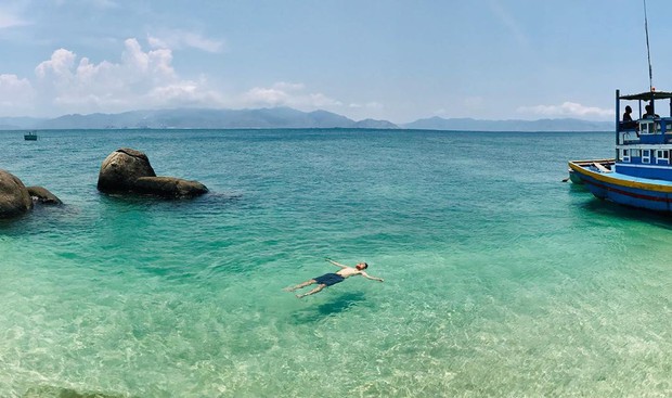Hòn đảo Việt Nam được nhận xét nước trong xanh hơn cả bể bơi, xứng danh thiên đường biển hot nhất mùa hè năm nay - Ảnh 8.
