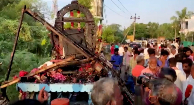 Điện giật kinh hoàng ở Ấn Độ, 11 người tử vong trong đám rước tôn giáo - Ảnh 1.