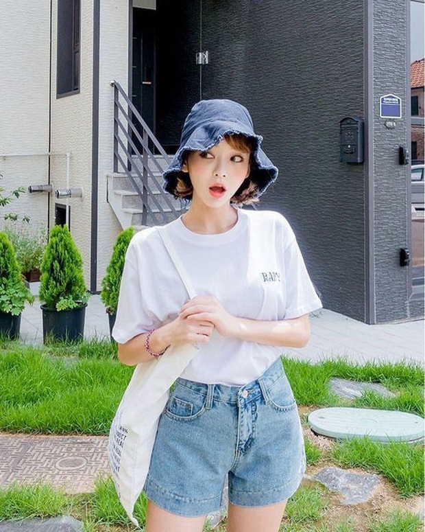 Học các mỹ nhân Việt - Hàn phối đồ với quần shorts jeans - Ảnh 11. Học các mỹ nhân Việt - Hàn phối đồ với quần shorts jeans - Ảnh 11.