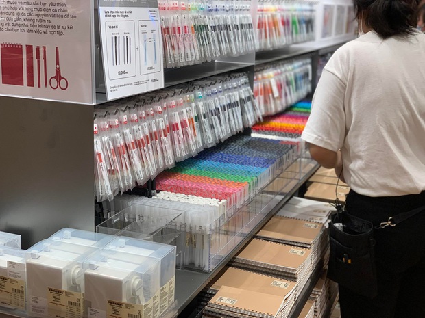 MUJI khai trương store ở Aeon Mall Long Biên: Quá trời đồ xịn giá hời từ 199k, khách mua sắm cực đông, xếp hàng dài chờ thanh toán - Ảnh 9.