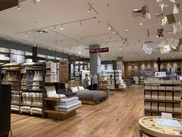 MUJI khai trương store ở Aeon Mall Long Biên: Quá trời đồ xịn giá hời từ 199k, khách mua sắm cực đông, xếp hàng dài chờ thanh toán - Ảnh 13.