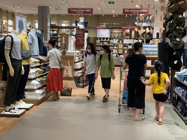 Dân tình đi MUJI Aeon Mall Long Biên sáng nay: Khen nức nở store mới xịn đẹp, shopping hết 3-4 triệu là bình thường - Ảnh 3.