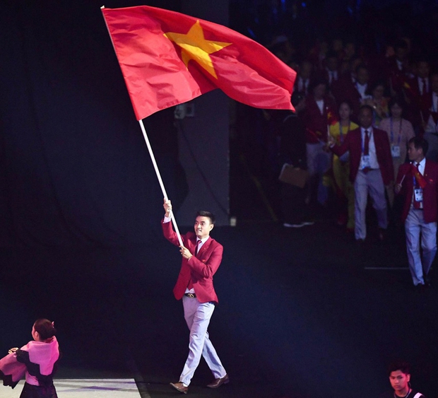 Người cầm cờ may mắn Vũ Thành An: Tôi cảm giác bỡ ngỡ như dự SEA Games lần đầu - Ảnh 1.