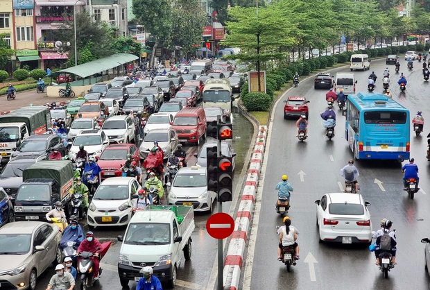Cập nhật: Người dân Hà Nội và Sài Gòn đổ xô về quê nghỉ lễ 30/4 - 1/5, mọi ngả đường ùn tắc kéo dài - Ảnh 18.