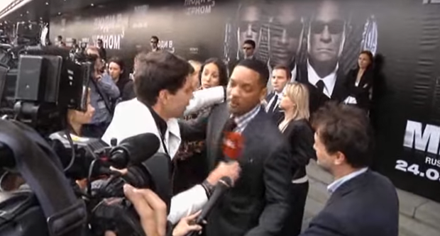 Will Smith once slapped a person in the face at a movie press conference exactly 10 years ago, his attitude was as tense as OSCAR 2022!  - Photo 3.