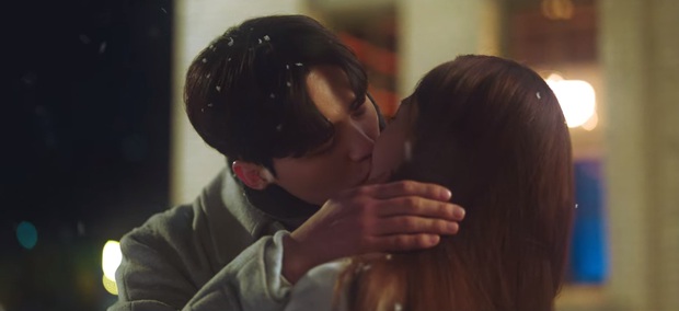 Dự Báo Tình Yêu Và Thời Tiết TẬP CUỐI: Park Min Young - Song Kang hôn nhau ngọt lịm, tái hợp nhờ một bà mối siêu xịn - Ảnh 7.
