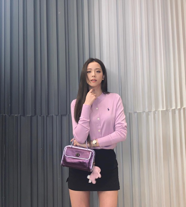 Thấp nhất nhóm nhưng Jisoo vẫn mặc váy cực xinh, hack dáng đỉnh với 4 tips - Ảnh 4. Thấp nhất nhóm nhưng Jisoo vẫn mặc váy cực xinh, hack dáng đỉnh với 4 tips - Ảnh 4.