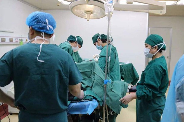 Chàng trai 20 tuổi đang khỏe mạnh bất ngờ nôn ra máu, bị xơ gan rất nặng chỉ vì 1 bài thuốc tăng chiều cao bố mẹ bồi bổ cho hồi nhỏ - Ảnh 2. Chàng trai 20 tuổi đang khỏe mạnh bất ngờ nôn ra máu, bị xơ gan rất nặng chỉ vì 1 bài thuốc tăng chiều cao bố mẹ bồi bổ cho hồi nhỏ - Ảnh 2.