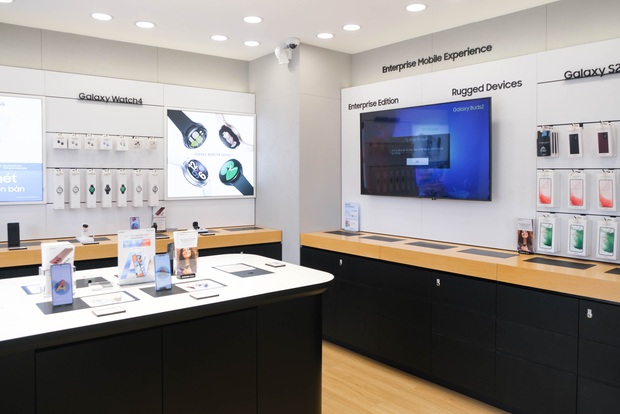 Một vòng trải nghiệm cửa hàng SamCenter: Store Samsung chuẩn chỉnh tại Việt Nam - Ảnh 1.