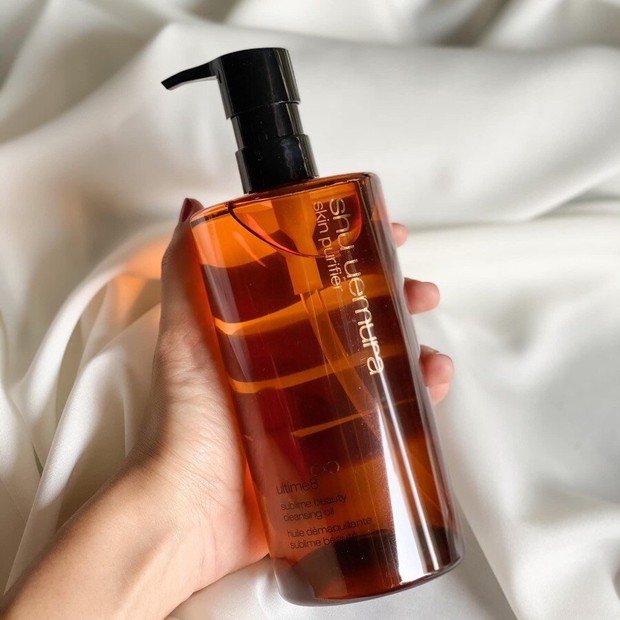 Lan Ngoc spends a lot of money to hack her skin as shiny as a mirror: Makeup remover oil 2 million, LED mask 7 million, the cheapest sunscreen alone 550k - Photo 3. Lan Ngoc spends a lot of money to hack her skin as shiny as a mirror: Makeup remover oil 2 million, LED mask 7 million, the cheapest sunscreen alone 550k - Photo 3.