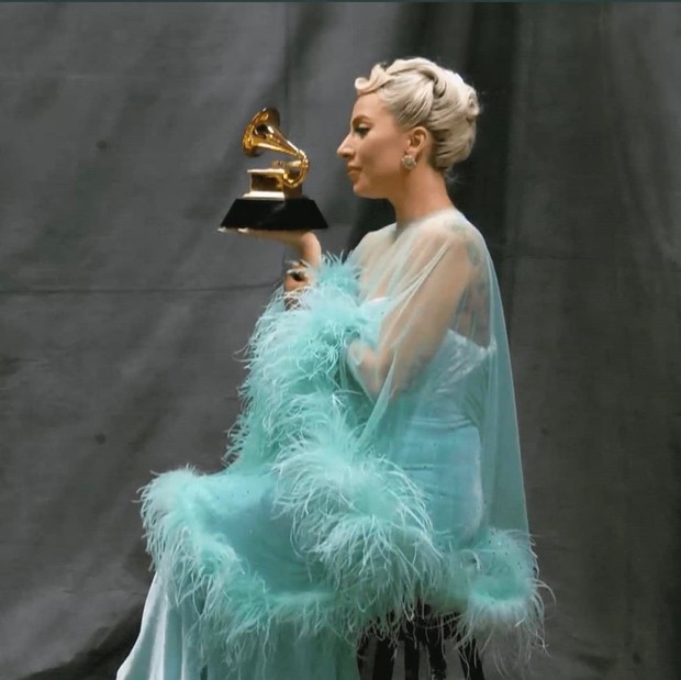 Lady Gaga at the Grammy 2022: A classy performance worthy of the Queen of Pop, plus a 10 point more beautiful action!  - Photo 7.