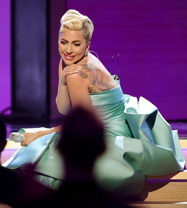Lady Gaga at Grammy 2022: Classy performance worthy of the Queen of Pop, plus a 10 point more beautiful action!  - Photo 4.
