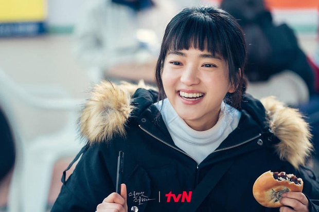 3 phim Hàn chọn diễn viên phiên bản thiếu niên - trưởng thành nhìn sai ơi là sai: Kim Tae Ri với chị gái U50 này có gì liên quan à? - Ảnh 1.