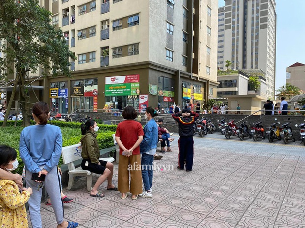 Hà Nội: Một học sinh THCS rơi tầng cao chung cư τử νσηɠ thương tâm - Ảnh 1.