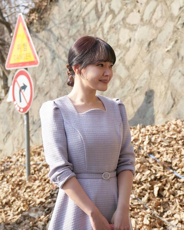 3 phim Hàn chọn diễn viên phiên bản thiếu niên - trưởng thành nhìn sai ơi là sai: Kim Tae Ri với chị gái U50 này có gì liên quan à? - Ảnh 2.