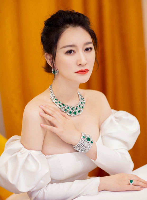 Mỹ nhân bị bồ đại gia dí kim tiêm dính máu HIV vào cổ, xém mất sự nghiệp vì kiếp giam cầm: Yêu người mới còn bị cảnh cáo bởi 20 nhát chém - Ảnh 1.