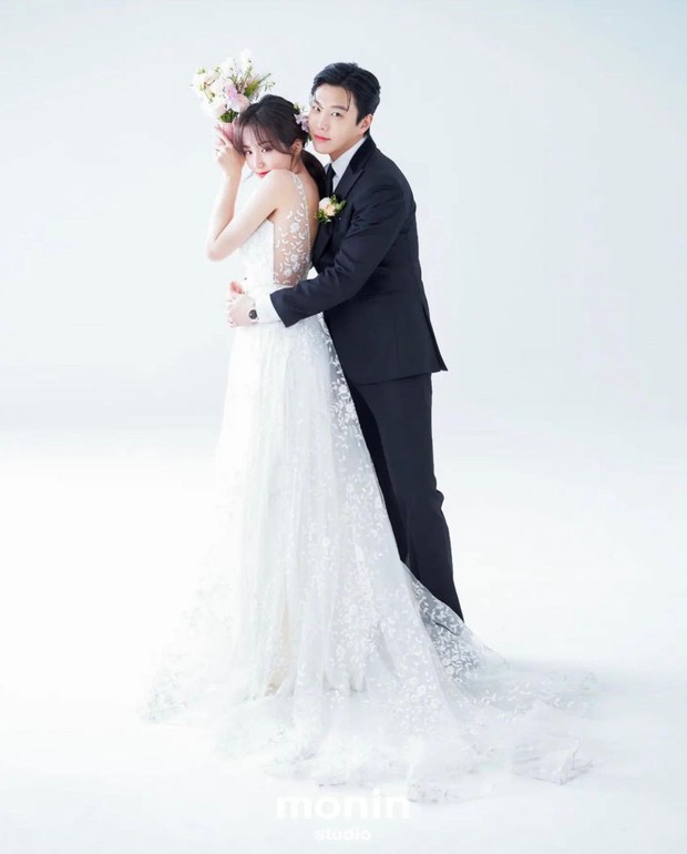 Showbiz Hàn được mùa cưới: Sau Hyun Bin và Son Ye Jin, 2 idol đình đám chốt đơn về chung nhà chỉ sau 1 năm hẹn hò - Ảnh 3.