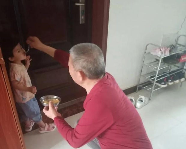 Đôi vợ chồng già bất ngờ hạ sinh con gái ở tuổi 70, trở thành cặp phụ huynh lớn tuổi nhất Trung Quốc - Ảnh 5.