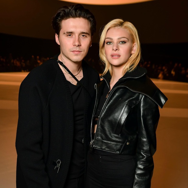 Brooklyn Beckham và ái nữ tỷ phú cưới: Hôn lễ 68 tỷ ở dinh thự 2293 tỷ, Gigi Hadid, Hoàng tử Harry và dàn sao khủng, tỷ phú quy tụ - Ảnh 5.