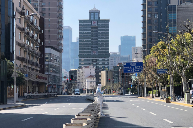 Những hình ảnh tái hiện ác mộng Vũ Hán năm 2020: Thượng Hải phồn hoa biến thành thành phố hoang, toàn bộ cuộc sống như chững lại - Ảnh 9.