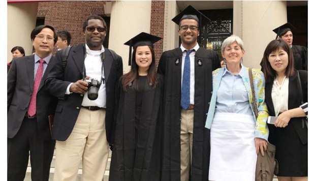 Bà mẹ Việt nuôi dạy 2 con gái đỗ đại học Harvard nhờ áp dụng 5 điều quan trọng: Chỉ tiến không lùi, phải có kỷ luật thép - Ảnh 7. Bà mẹ Việt nuôi dạy 2 con gái đỗ đại học Harvard nhờ áp dụng 5 điều quan trọng: Chỉ tiến không lùi, phải có kỷ luật thép - Ảnh 7.