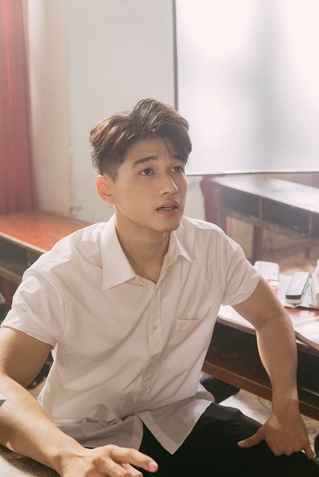 Bạn trai mới của Thiều Bảo Trâm: Được khen đẹp trai hơn Sơn Tùng, từng đóng MV LGBT gây sốt - Ảnh 9. Bạn trai mới của Thiều Bảo Trâm: Được khen đẹp trai hơn Sơn Tùng, từng đóng MV LGBT gây sốt - Ảnh 9.