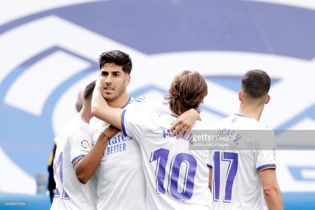 Vùi dập không thương tiếc đội chiếu dưới, Real Madrid vô địch La Liga đầy hoành tráng - Ảnh 3. Vùi dập không thương tiếc đội chiếu dưới, Real Madrid vô địch La Liga đầy hoành tráng - Ảnh 3.