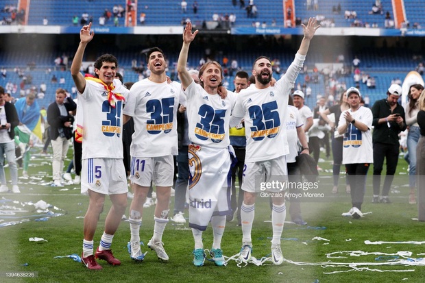 Vùi dập không thương tiếc đội chiếu dưới, Real Madrid vô địch La Liga đầy hoành tráng - Ảnh 9. Vùi dập không thương tiếc đội chiếu dưới, Real Madrid vô địch La Liga đầy hoành tráng - Ảnh 9.