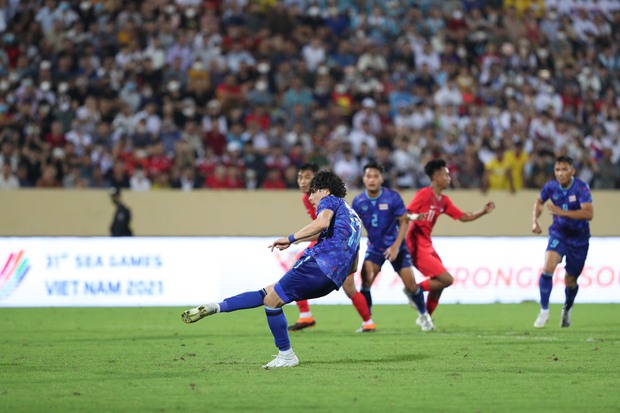 Người hùng U23 Thái Lan: Trốn nghĩa vụ quân sự và không dự AFF Cup vì có thể phải đi tù - Ảnh 1. Người hùng U23 Thái Lan: Trốn nghĩa vụ quân sự và không dự AFF Cup vì có thể phải đi tù - Ảnh 1.