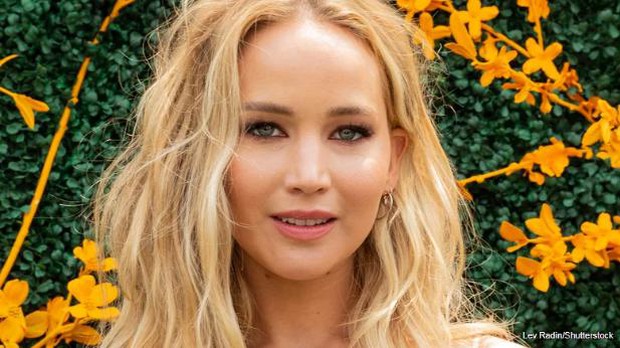 Không cần trang điểm, vì sao Jennifer Lawrence vẫn tỏa sáng? - Ảnh 2. Không cần trang điểm, vì sao Jennifer Lawrence vẫn tỏa sáng? - Ảnh 2.